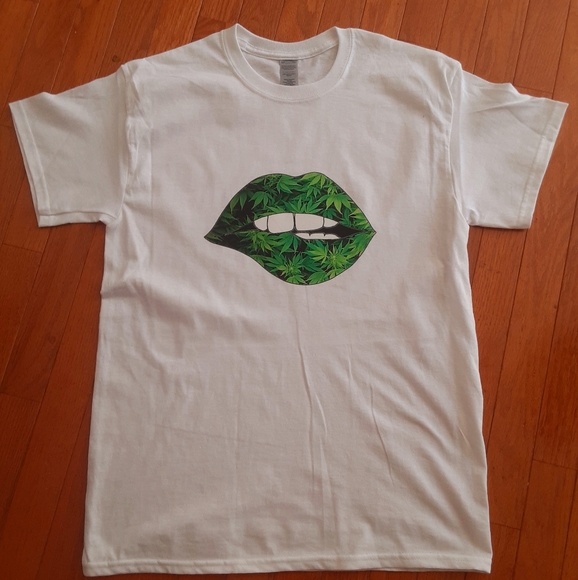 Weed lipz!!! - Picture 2 of 4